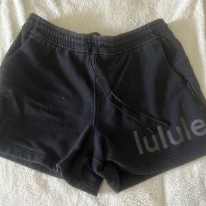 Black lululemon short